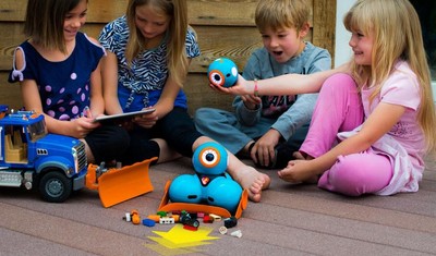 Wonder Workshop Dash Robot with Wonder Workshop Build Brick Extensions for  Dash and Dot Robots Bundle